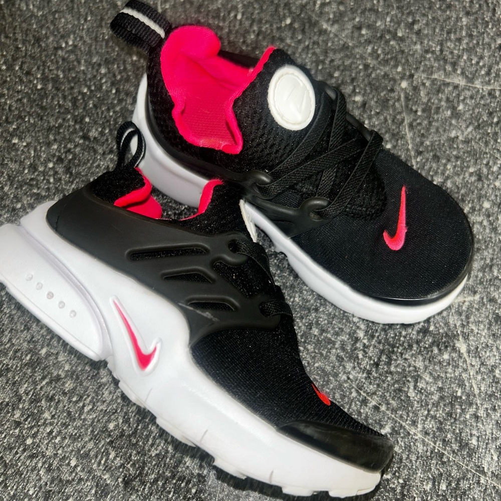 Toddler Presto black and hyper pink Nike Sneakers 9c